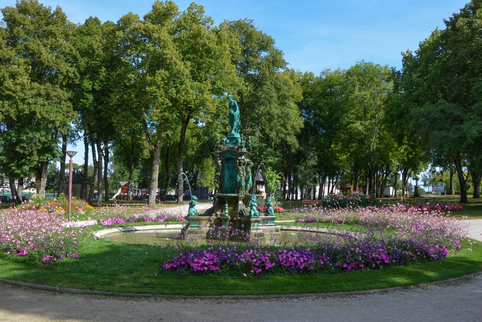 Image of the square Boulingrin
