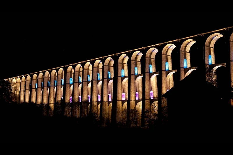 Image of the viaduct during the night, illuminated