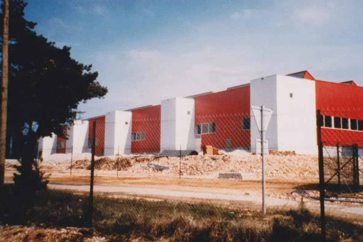 Image des ateliers du lycée avant son inauguration